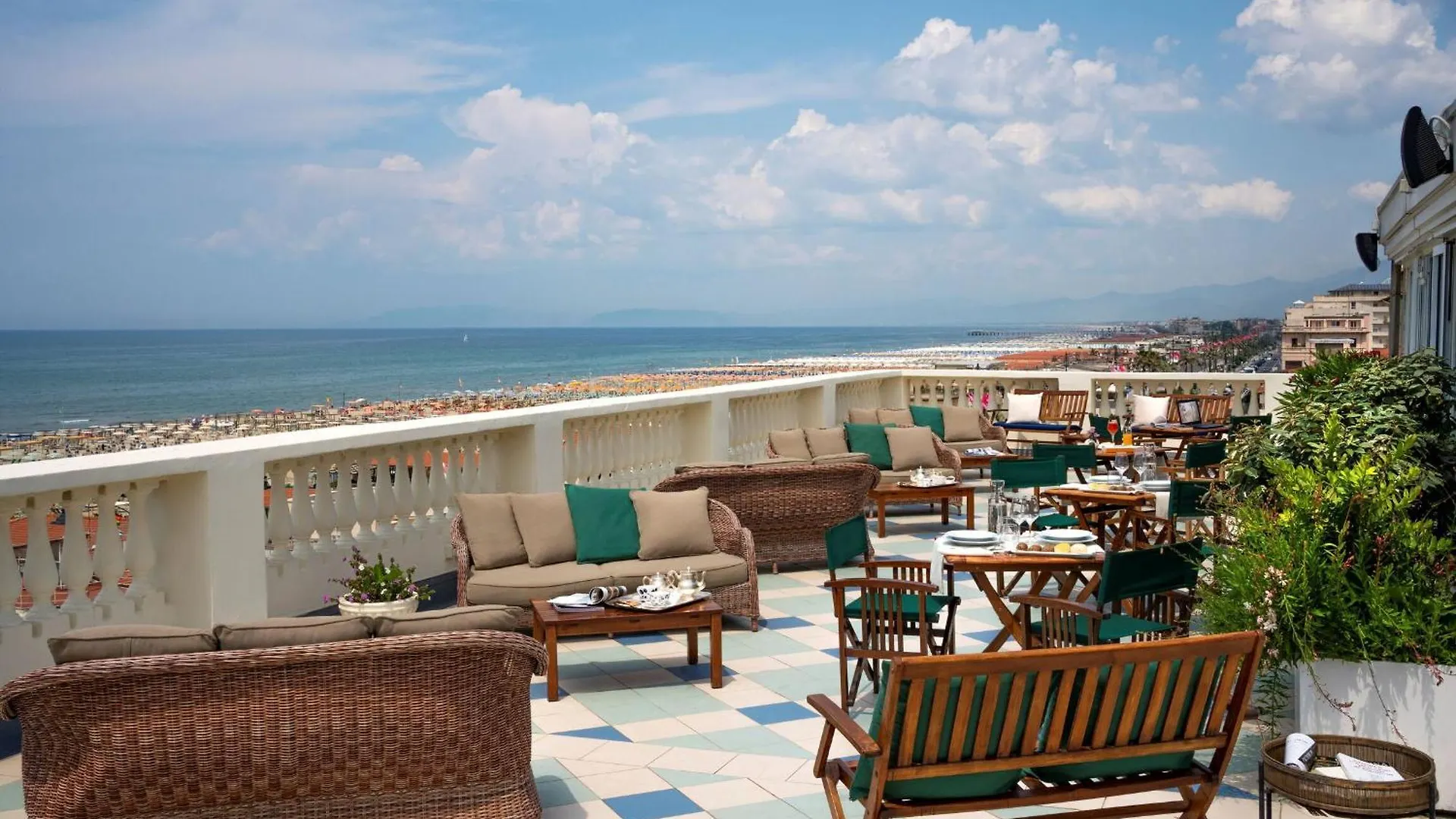 Butterfly With Beach & Breakfast Included Viareggio Itália